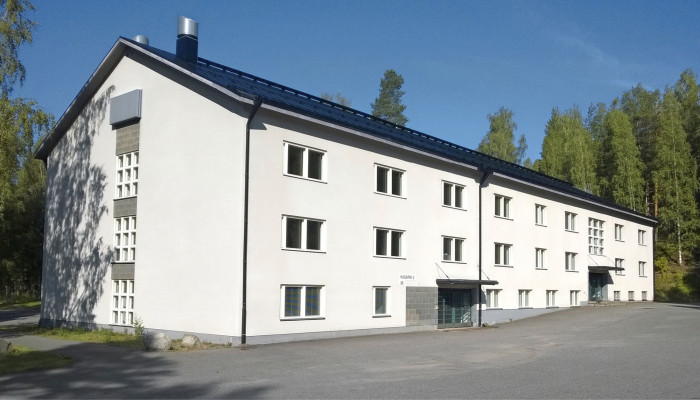 Kontiorannan varuskunta-alueen rakennuskanta edustaa sotilasrakentamisen arkkitehtuuria 1940-1990 -luvuilta. Kuvassa kasarmirakennus vuodelta 1953.